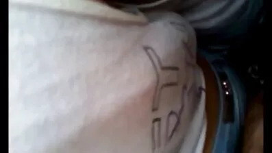 Gomila ljudi okupila se besplatni porno lezbe u stanu kako bi organizirala cool orgiju