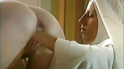 Bijela porno filmovi amaterski djevojka gurnula joj dupe pod Bi-Bi - Si crnog čovjeka