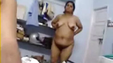 Momak lizali porno filmovi besplatno za gledanje dlakave maca gejša i jebeno joj