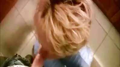 Majka s pokćerkom obrija maca jebeno sina dok je tata na domaći besplatni porno poslu
