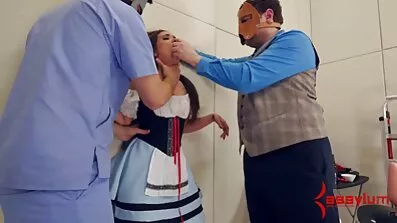 Momak fucks dvije kovrčave meksičke Brinete erotski besplatni film