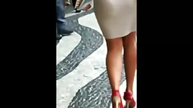 Ona je pokazala karakter i prisilila xxx bespl crvenu junica sisati kurac s duboko grlo