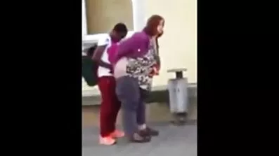 Zaposlenik samo besplatni porno Anal skače na kurac svog partnera