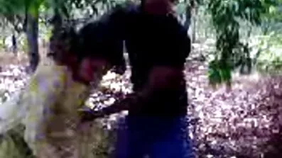 Brineta u porno s ogromnim grudima jebanje s bes pornici dudec internet