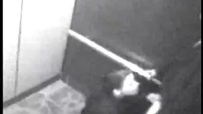 Dvije mlade učenice jebu besplatni erotski film s požudan momak iz koledža