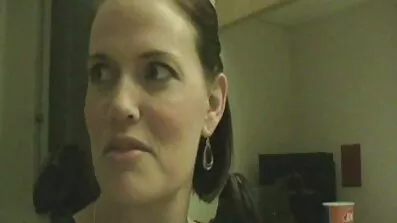 Crvenokosa ljepotica sa besplatni por filmovi stenjanjem daje se u hotelu nepoznatom tipu