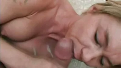 Snimljeno na kameru, kao besplatni seks film Analni bonk prsata prostitutka